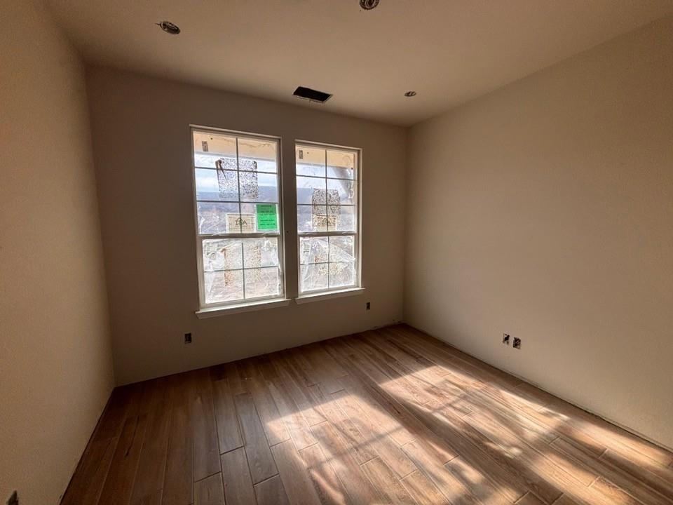 1928 Velora Drive Property Photo 3