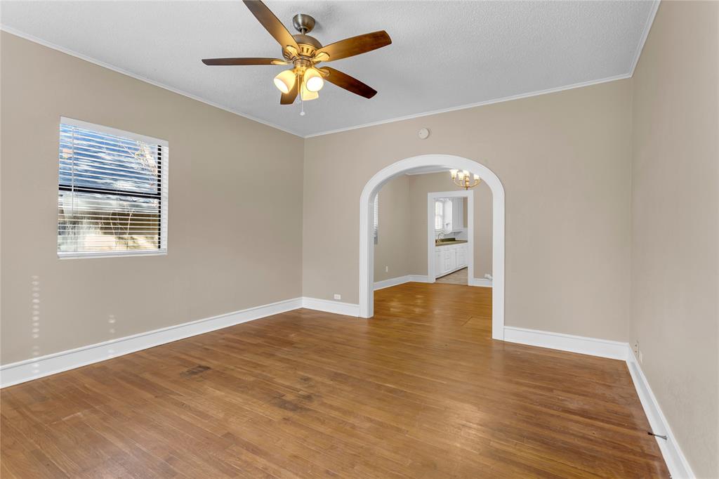 513 W Texas Street Property Photo 2