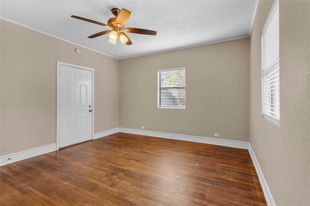 513 W Texas Street Property Photo 3