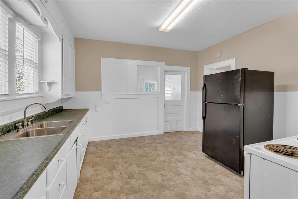 513 W Texas Street Property Photo 6