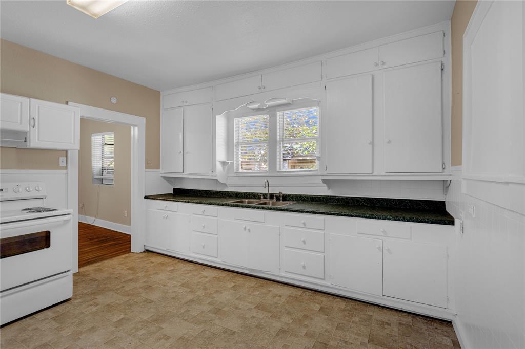 513 W Texas Street Property Photo 7