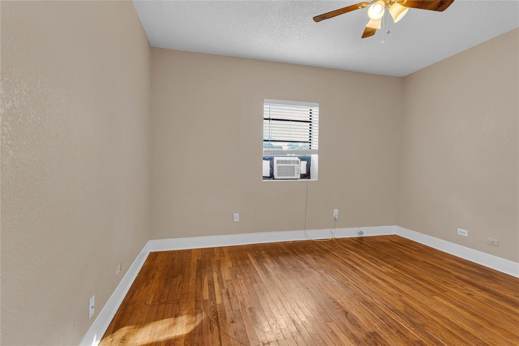 513 W Texas Street Property Photo 9