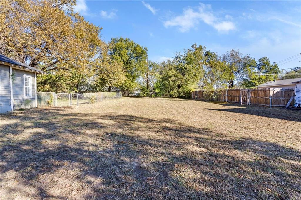 513 W Texas Street Property Photo 17
