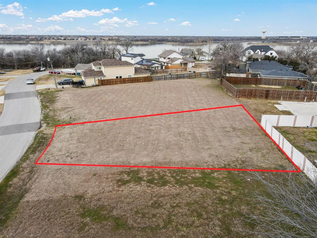 7612 W Shore Drive Property Photo 2