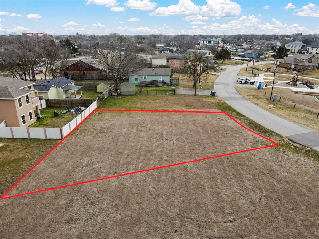 7612 W Shore Drive Property Photo 3