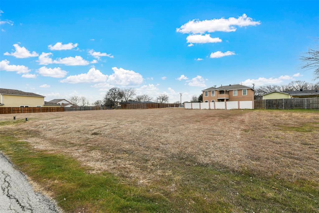 7612 W Shore Drive Property Photo 5