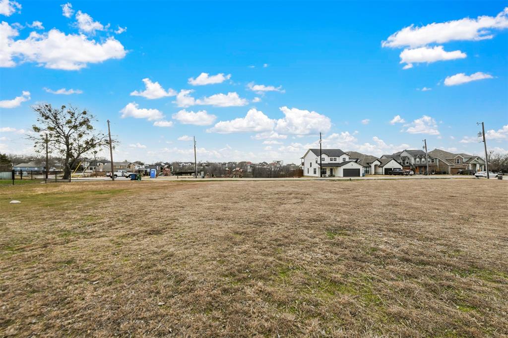 7612 W Shore Drive Property Photo 9