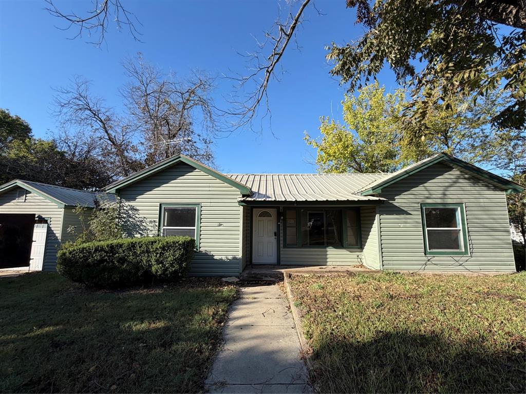318 N Dale Avenue Property Photo 1