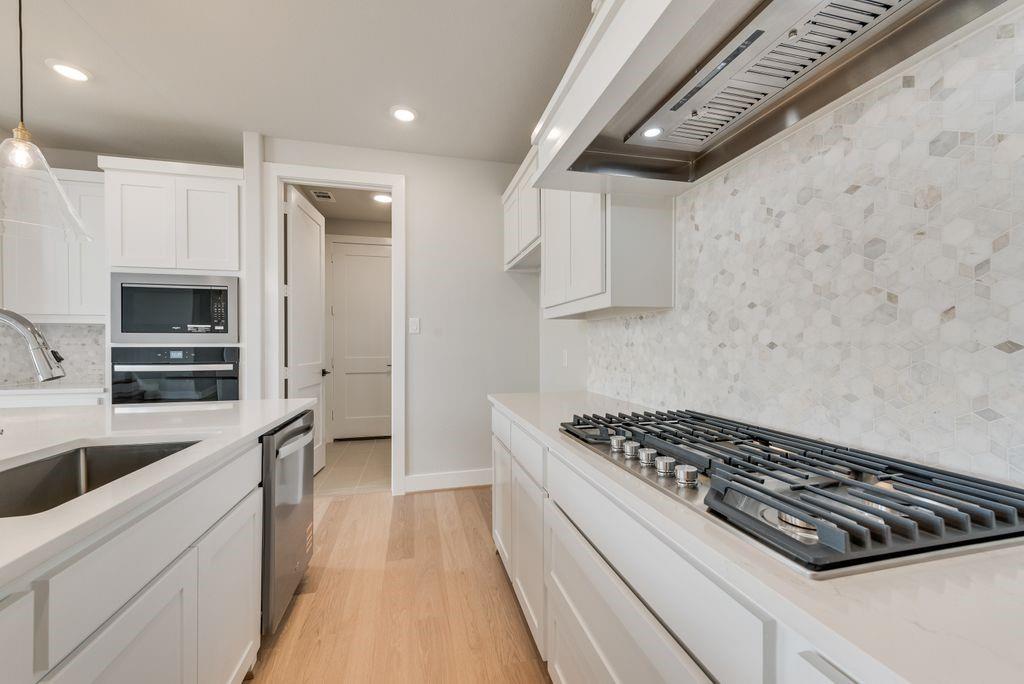 656 Blakelys Way Property Photo 10