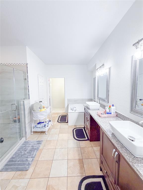 1236 Whitehorse Drive Property Photo 4
