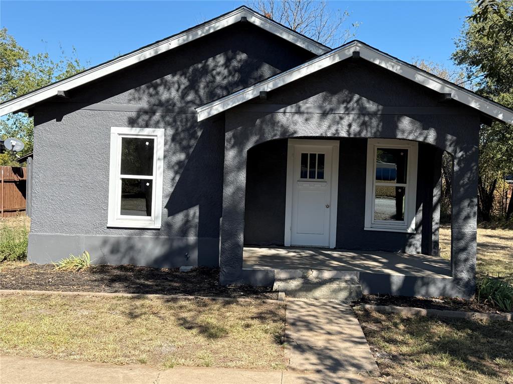 705 E 9th Street Property Photo 1