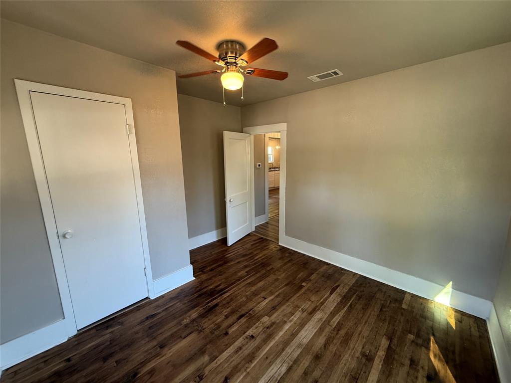 705 E 9th Street Property Photo 29