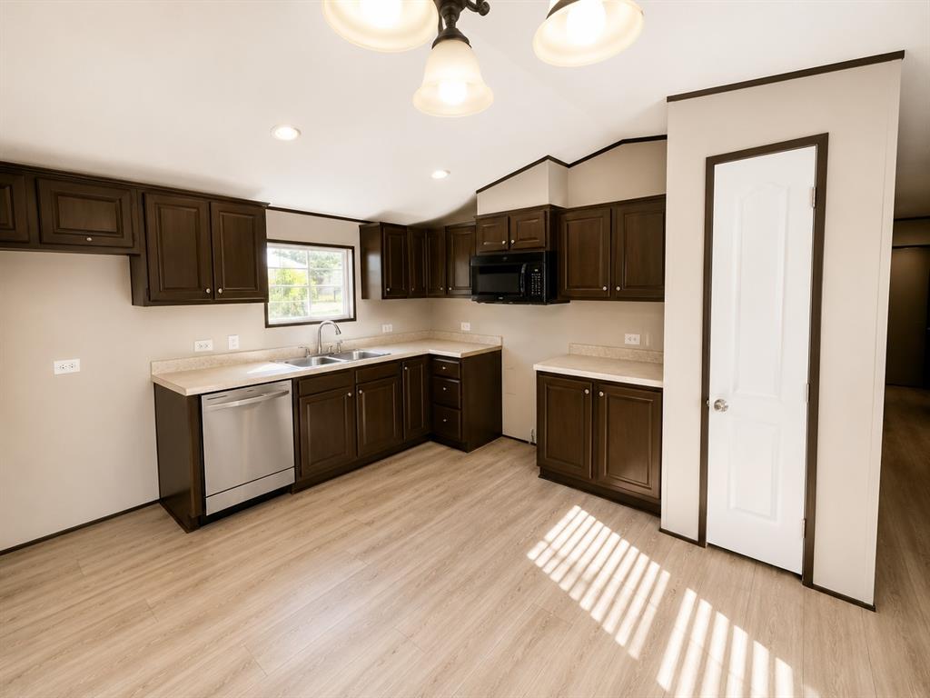 5421 Lake View Drive Property Photo 4