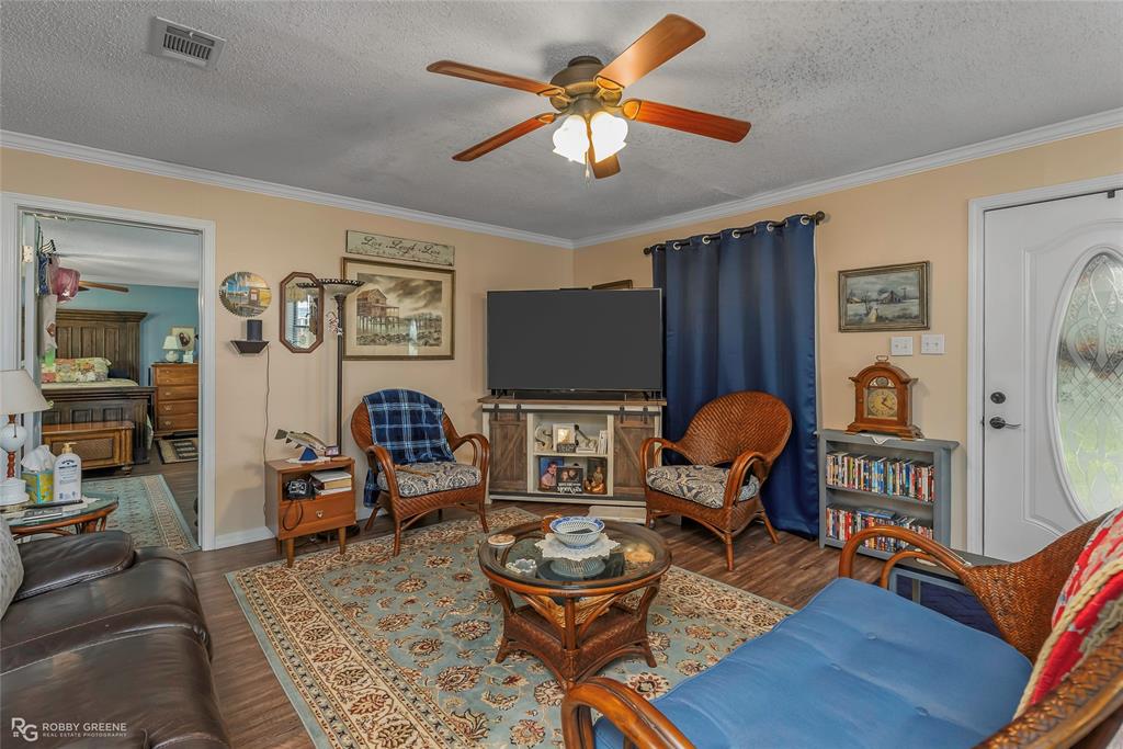 213 Bossier Street Property Photo 10