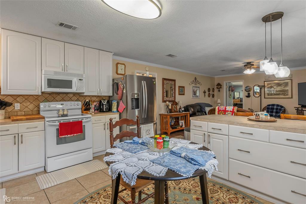 213 Bossier Street Property Photo 18