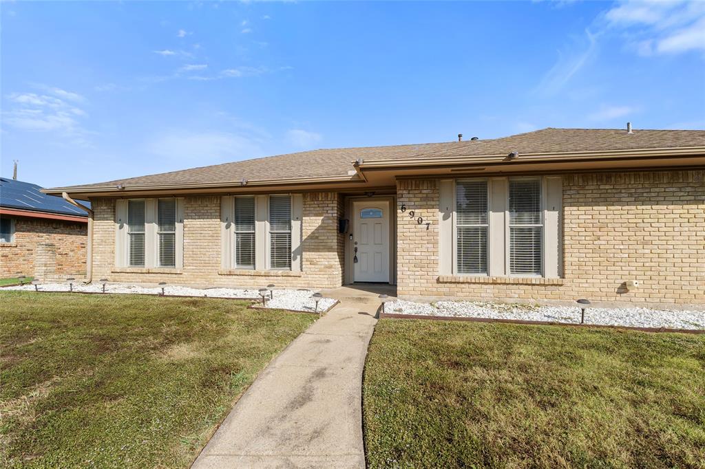 6907 Pickrell Drive Property Photo 3