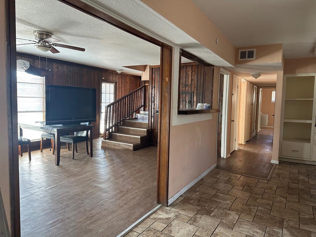 1905 Hard Rock Road Property Photo 3