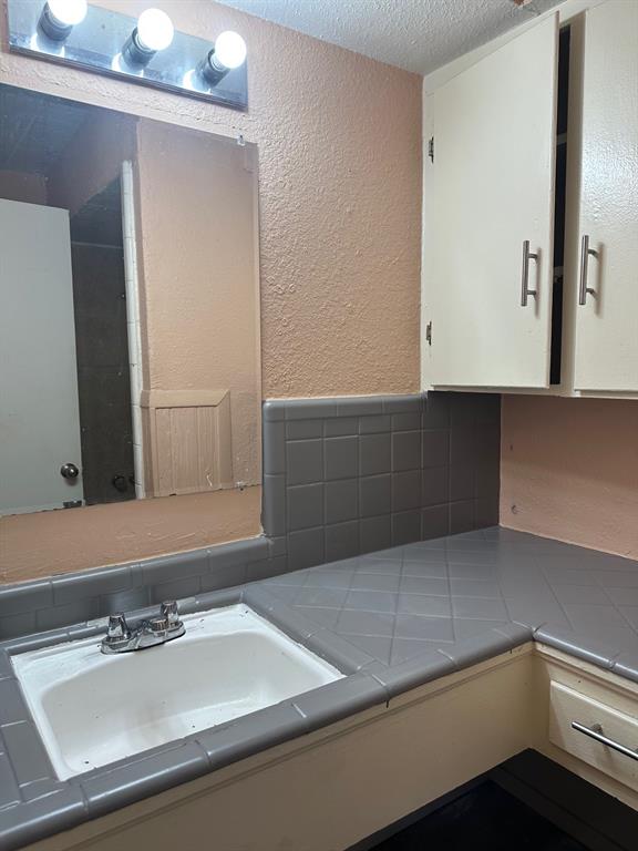 1905 Hard Rock Road Property Photo 7