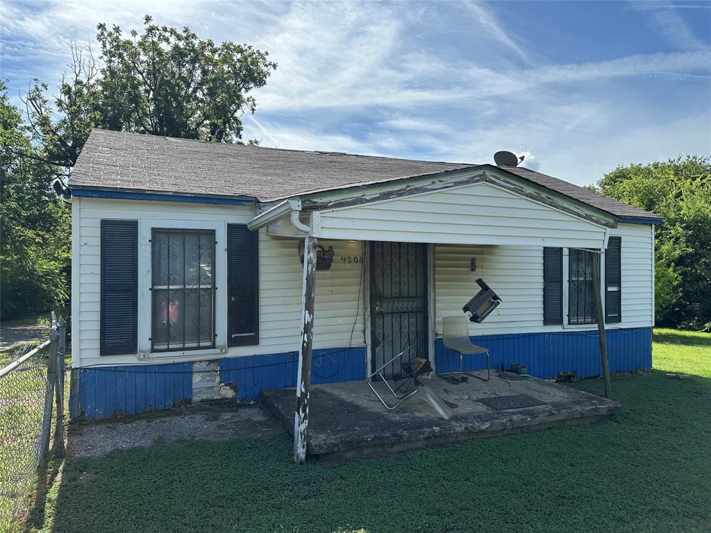 9208 Newhall Street Property Photo 2