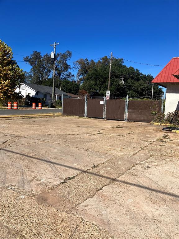1901 E Texas Street Property Photo 4