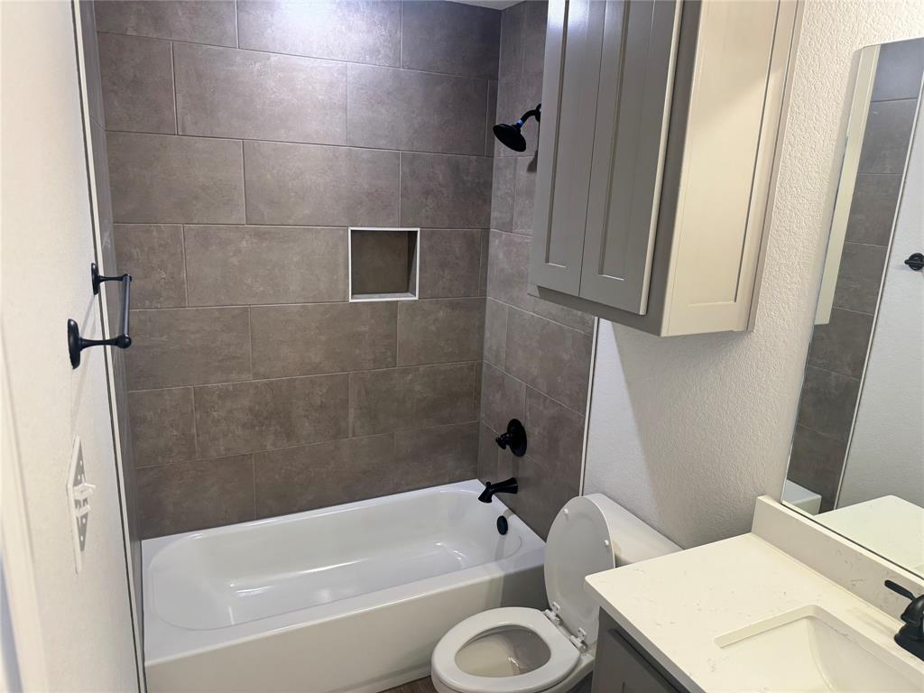 1004 Morgan Court Property Photo 8