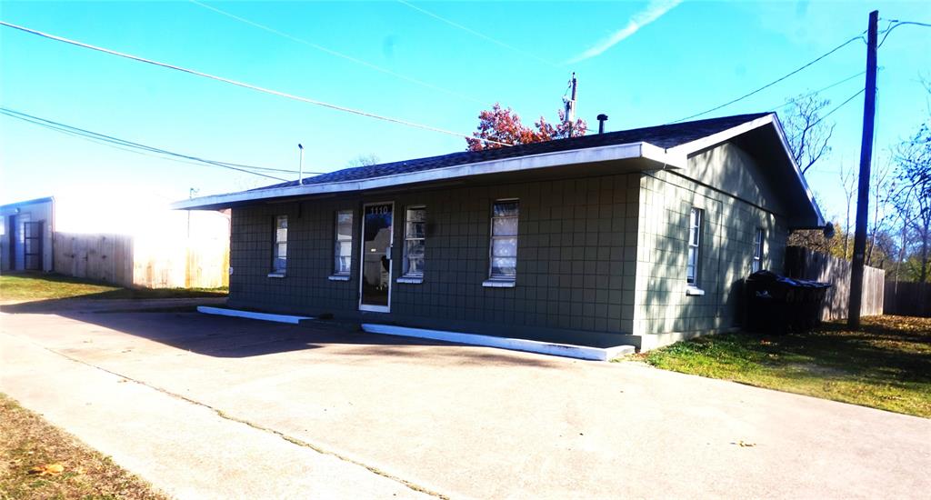 1110 S Armstrong Avenue Property Photo 1