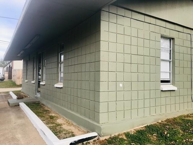 1110 S Armstrong Avenue Property Photo 4