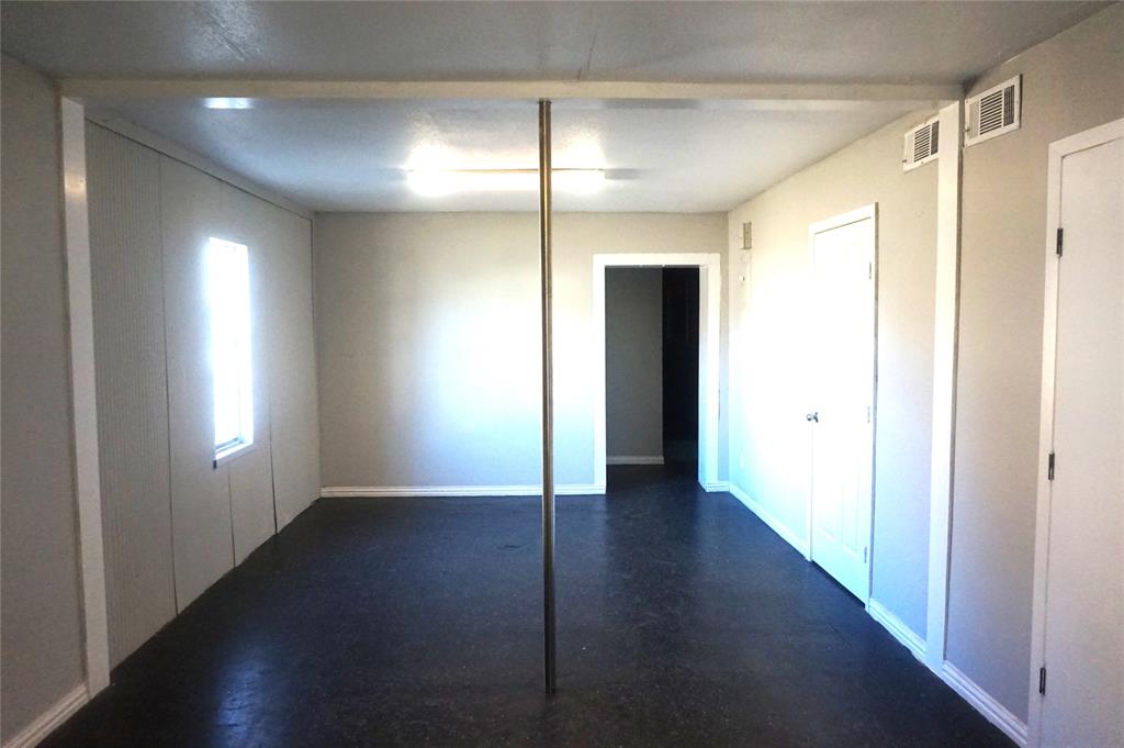 1110 S Armstrong Avenue Property Photo 6