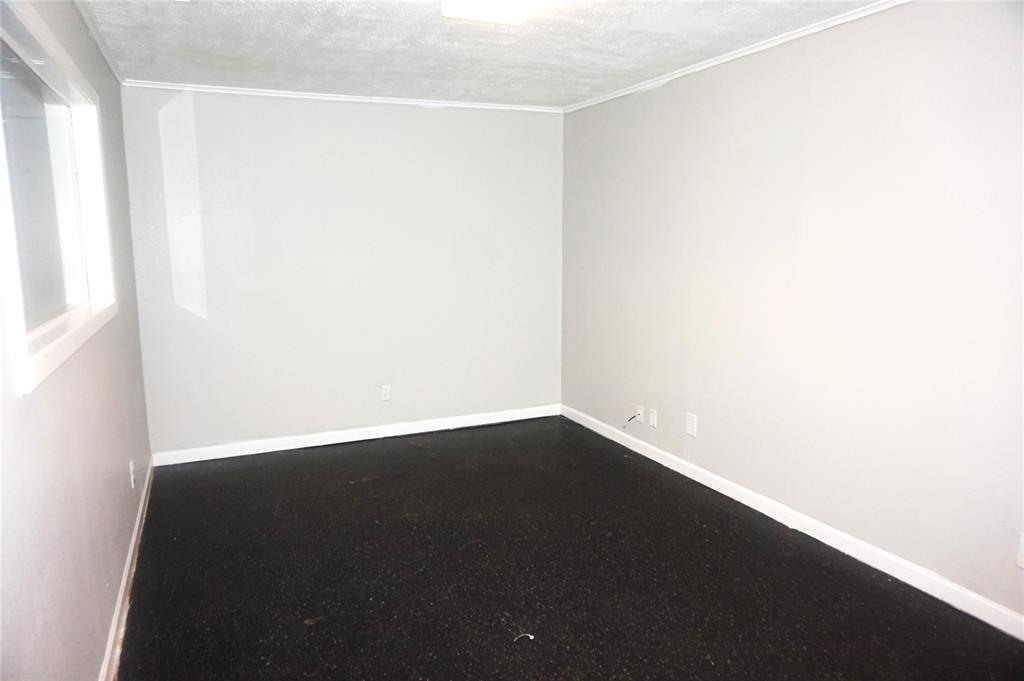 1110 S Armstrong Avenue Property Photo 11