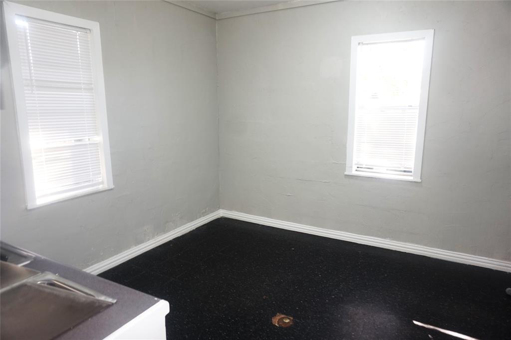 1110 S Armstrong Avenue Property Photo 14