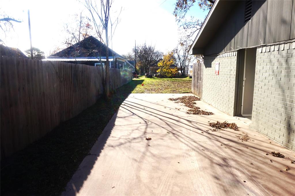 1110 S Armstrong Avenue Property Photo 17
