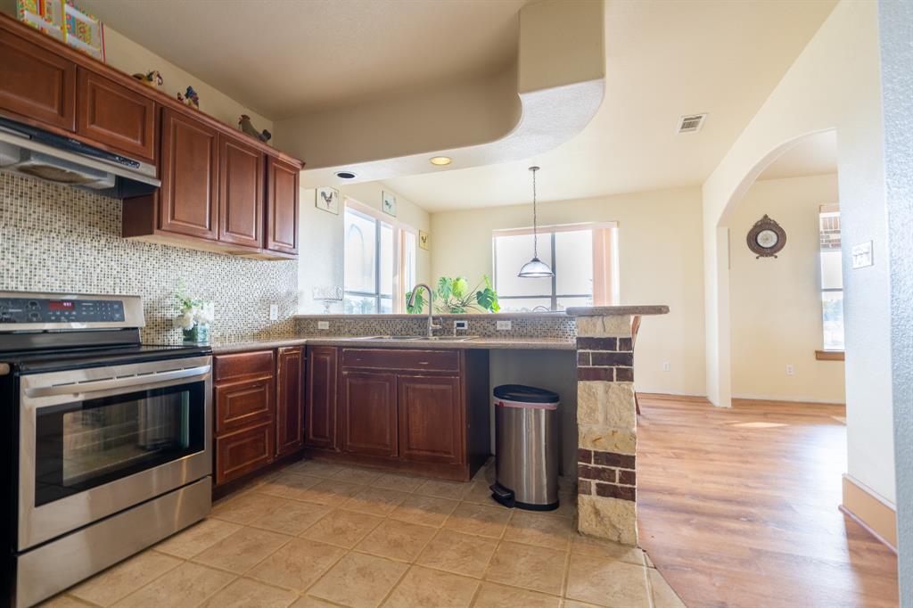 6216 Fm 499 Property Photo 18