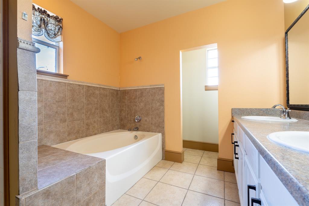 6216 Fm 499 Property Photo 20