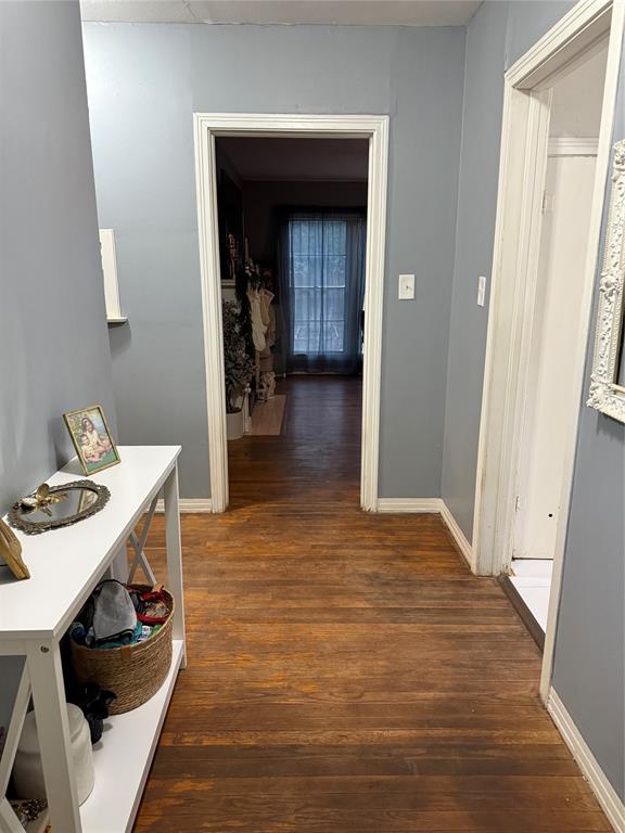 1107 W Cedar St Property Photo 5