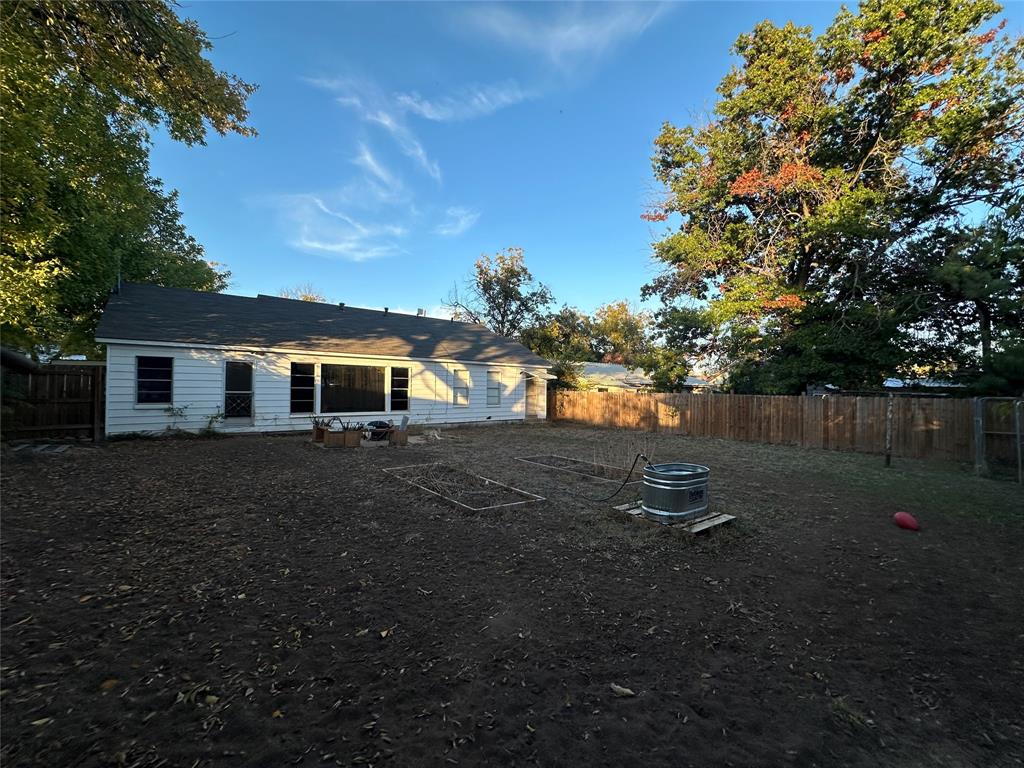 1107 W Cedar St Property Photo 17