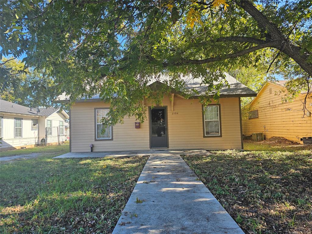 2104 Avenue Property Photo 2