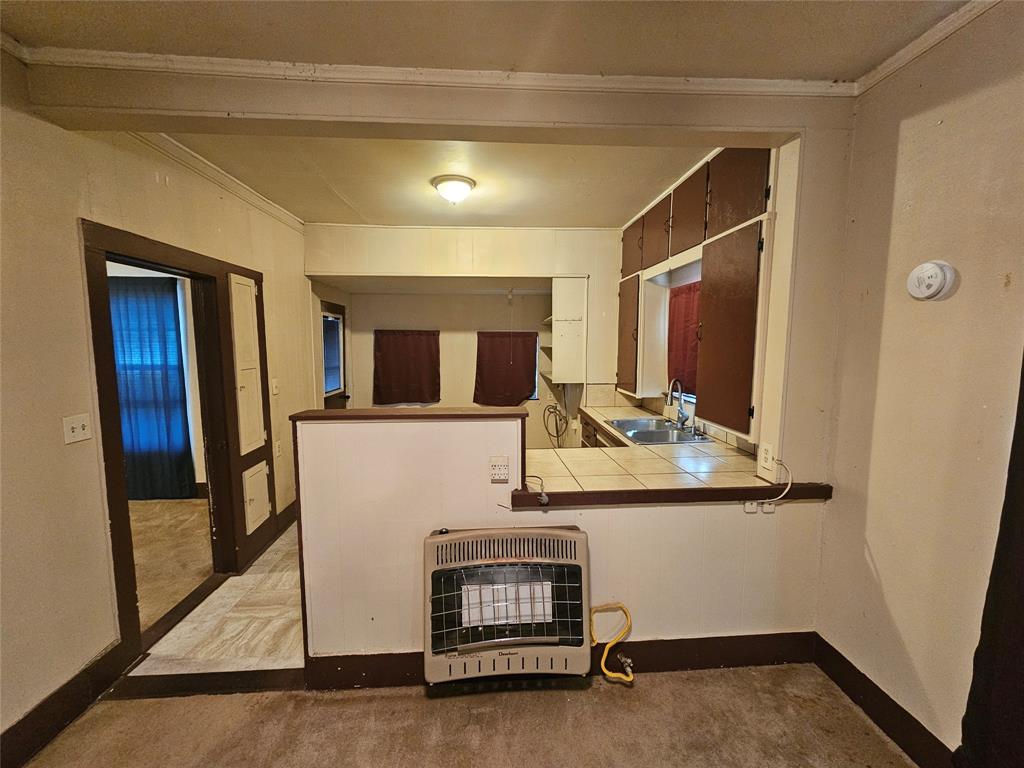 2104 Avenue Property Photo 5