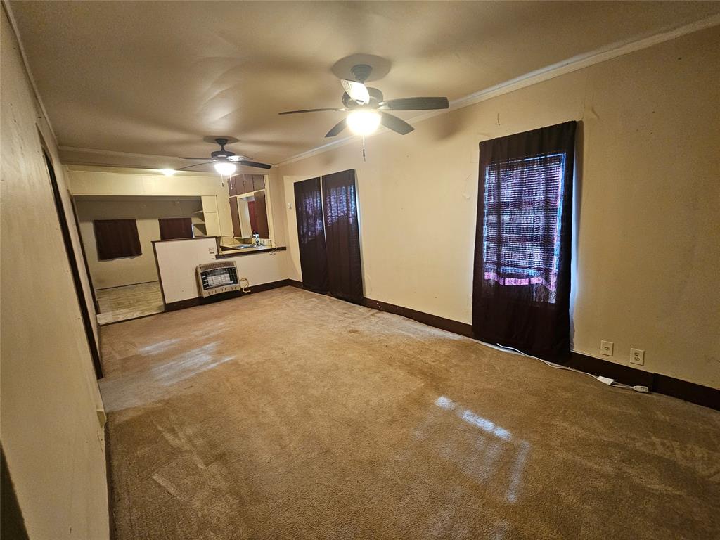 2104 Avenue Property Photo 6