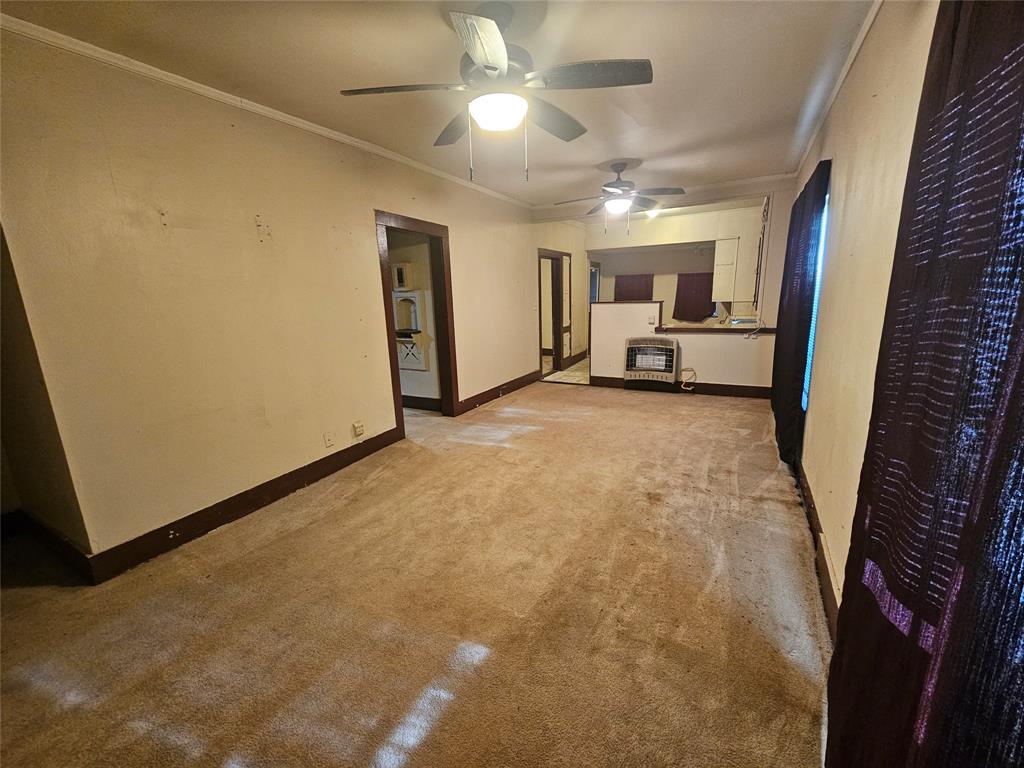 2104 Avenue Property Photo 7