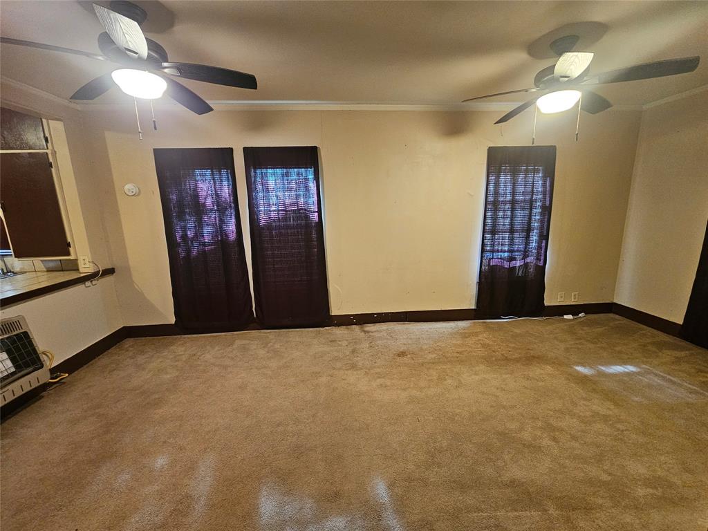 2104 Avenue Property Photo 8