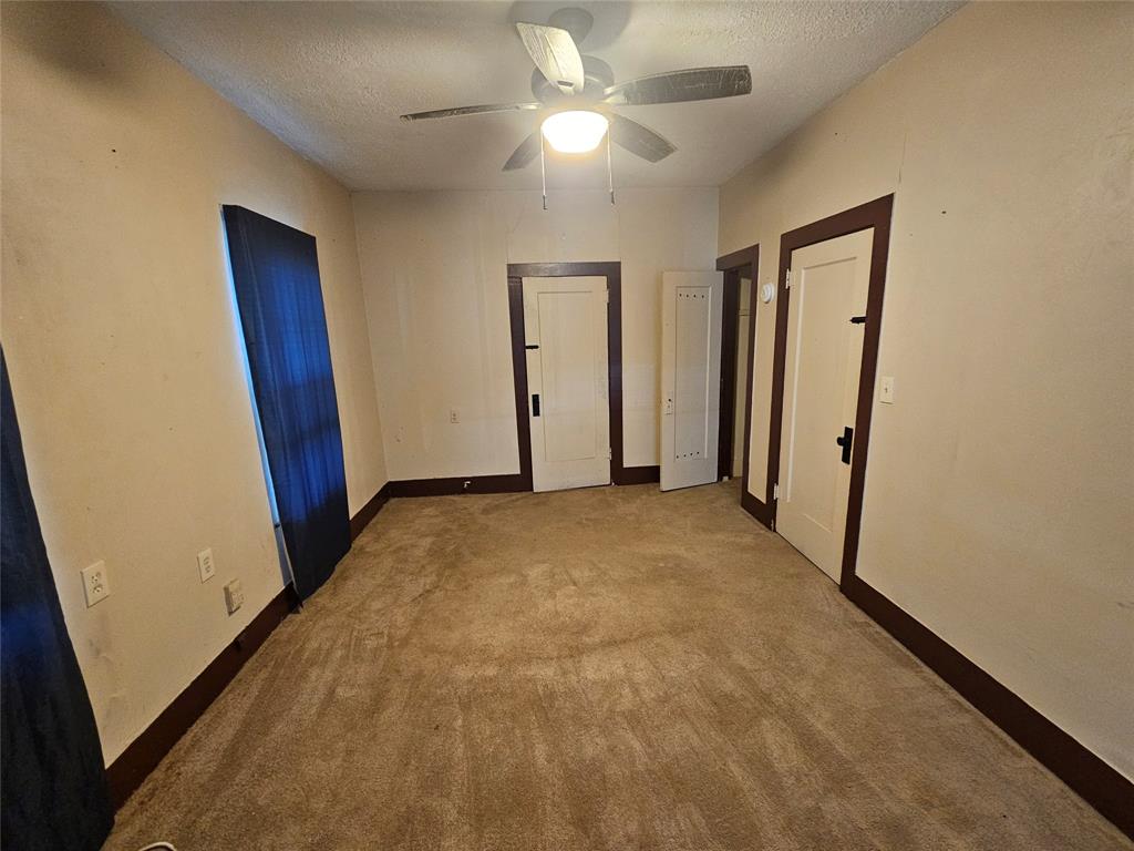 2104 Avenue Property Photo 11