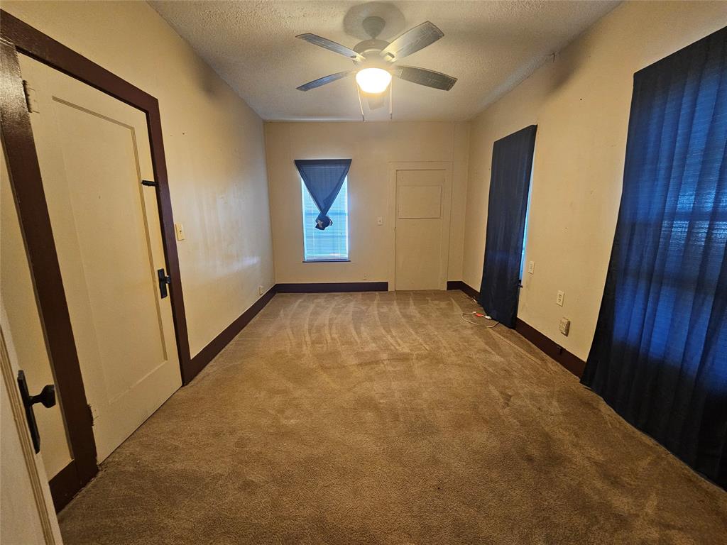 2104 Avenue Property Photo 12