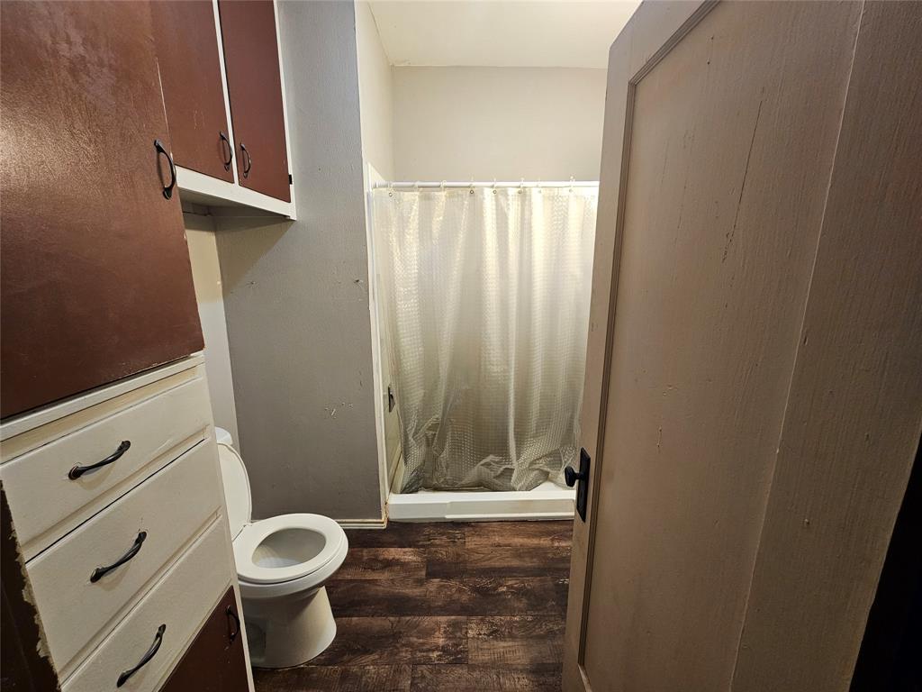 2104 Avenue Property Photo 16