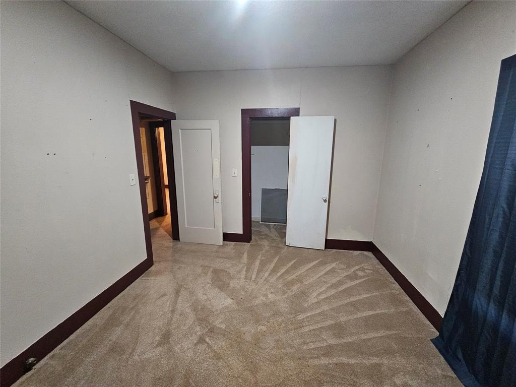 2104 Avenue Property Photo 18