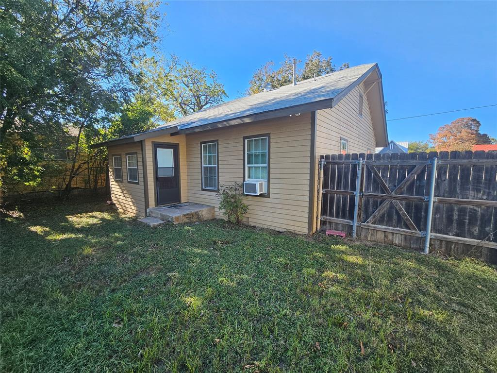 2104 Avenue Property Photo 19