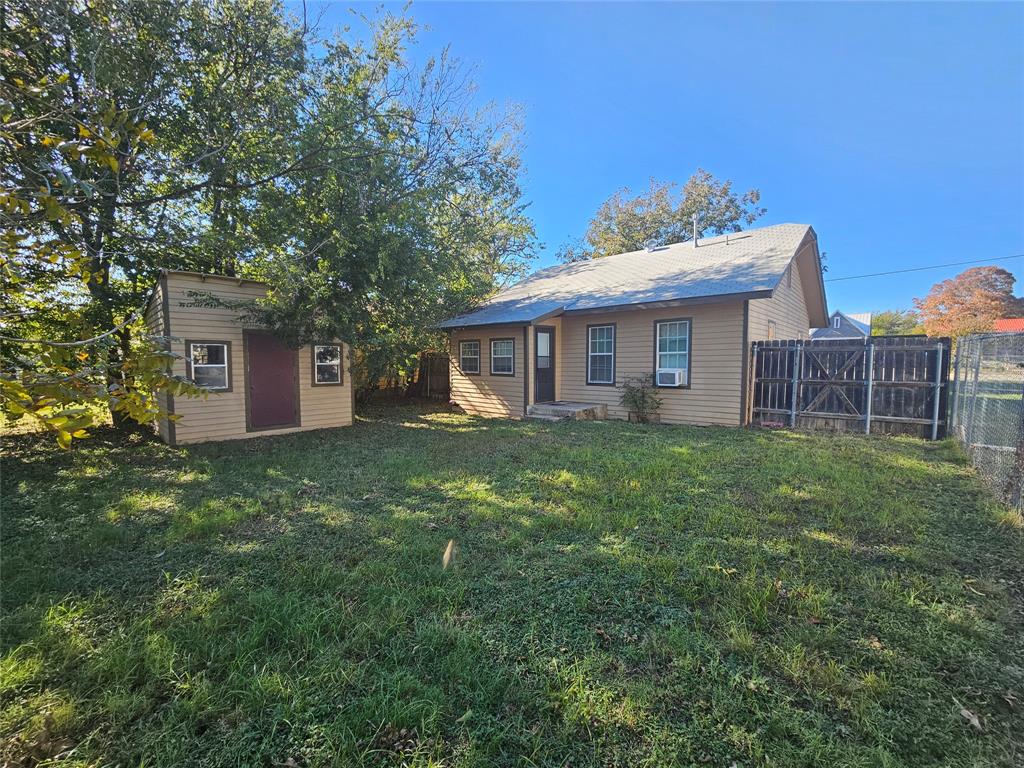 2104 Avenue Property Photo 20
