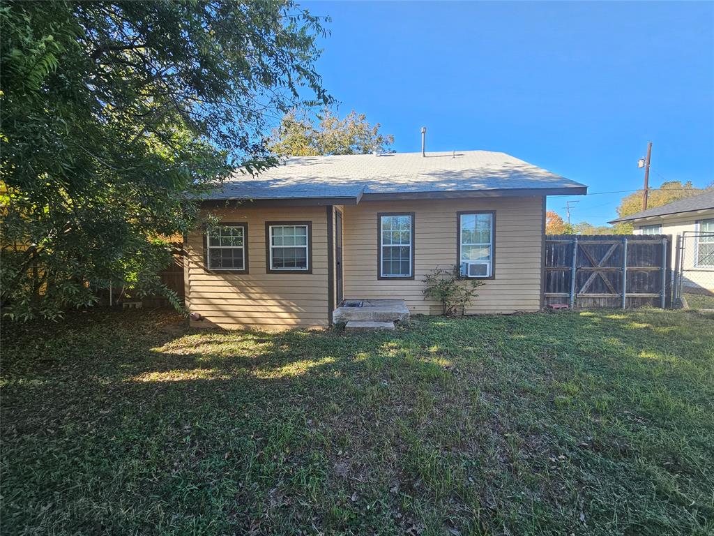 2104 Avenue Property Photo 21