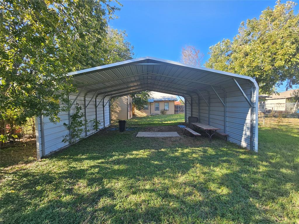 2104 Avenue Property Photo 22