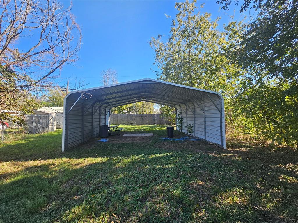 2104 Avenue Property Photo 23