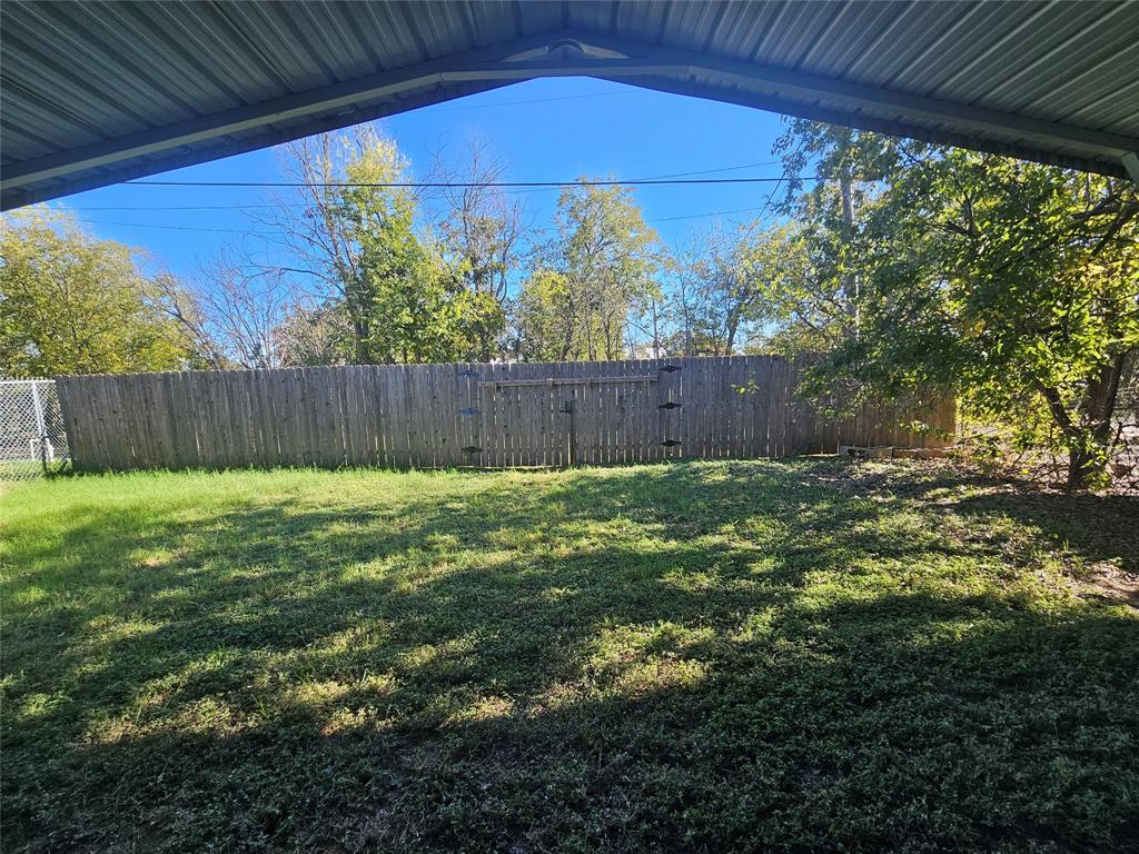 2104 Avenue Property Photo 24